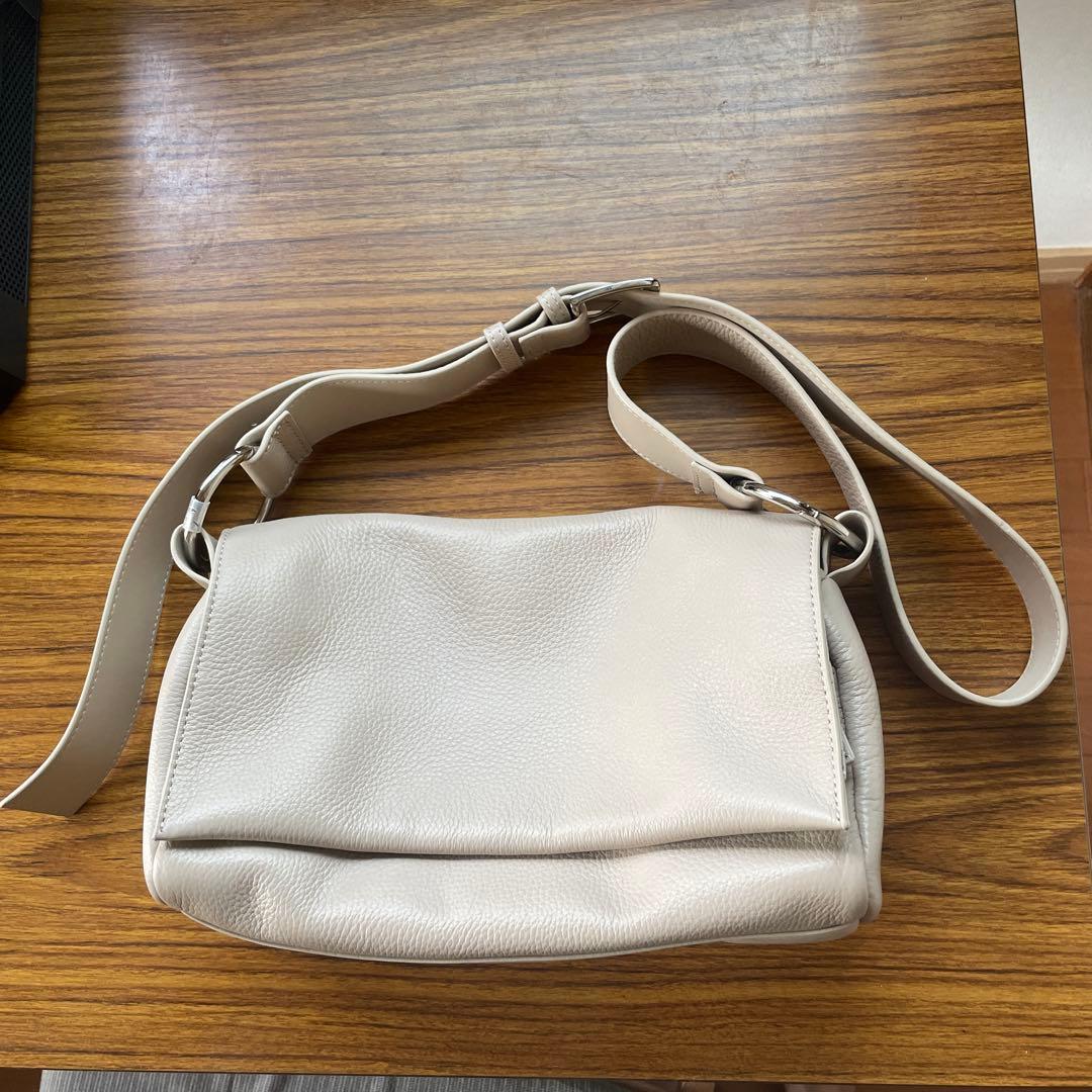 BEARDSLEYビアズリー レザー ボディバッグ ショルダーバッグ