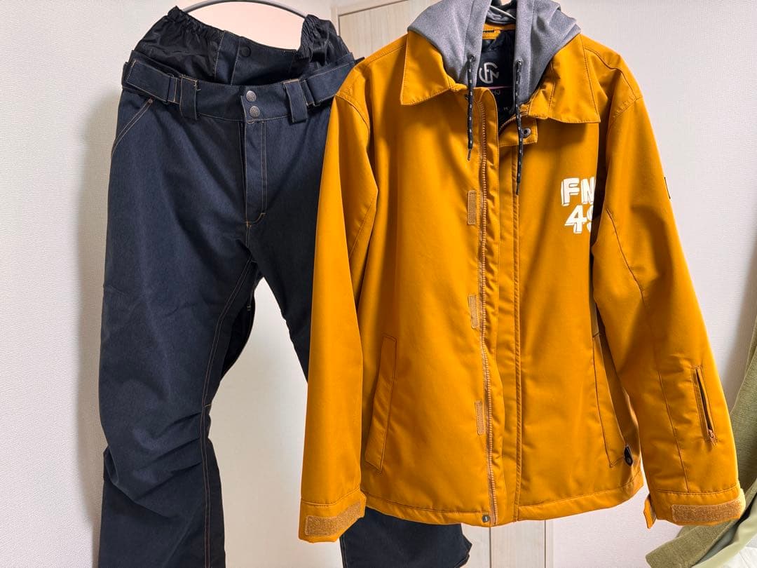 FNS49 スノーボードウェアセット