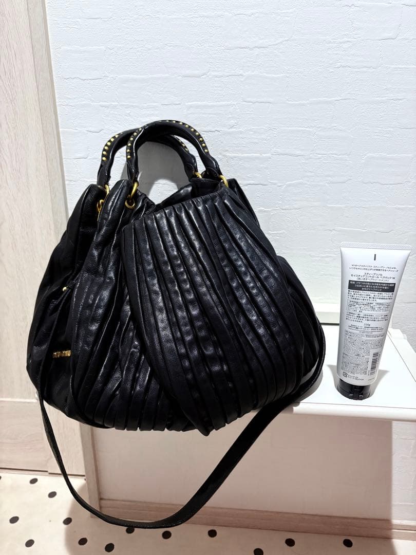miu miu ブラック ハンドバッグ