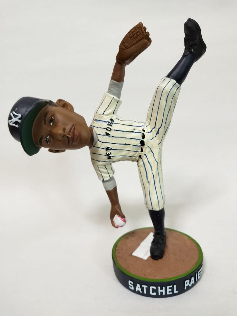 サチェル・ペイジ／”ニューヨークブラックヤンキース” ボブルヘッド人形