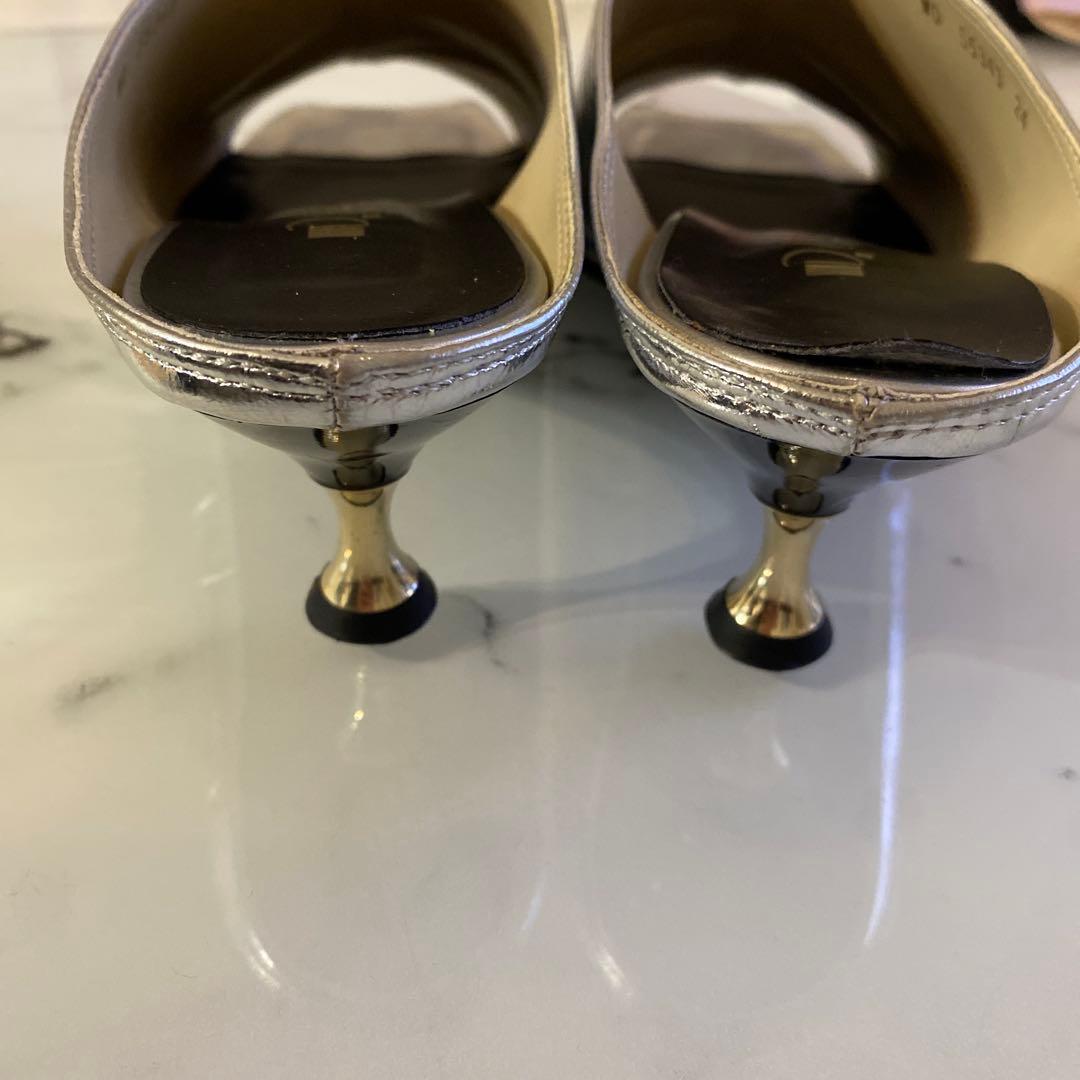 D.IANA シルバー ミュール オープントゥ ヒール約5cm