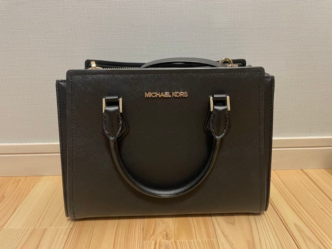 Michael Kors SHEILA センタージップ サッチェル ミディアム黒