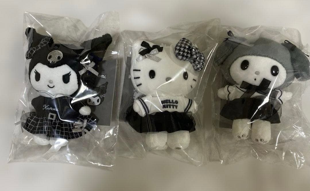 キティ　マイメロ　クロミ　モノトーンデザインシリーズ　マスコットホルダー　3個