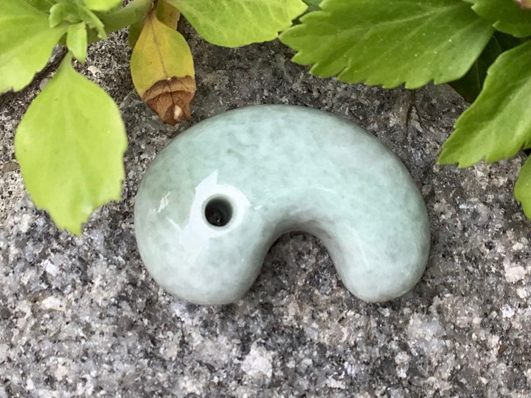 激安卸し値段で‼️15万円確実します‼️ 糸魚川翡翠ジェダイト本物　鑑別書付極上物‼️