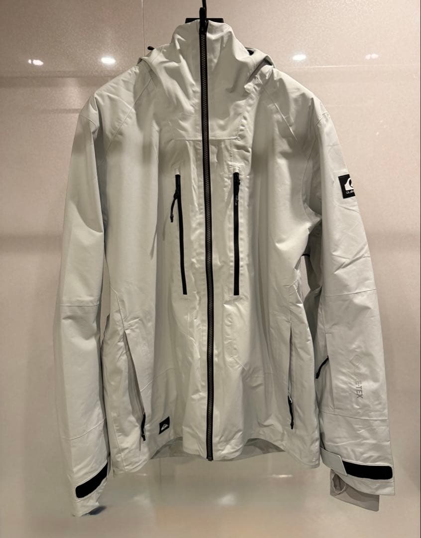 クイックシルバー　スノーボードウェア　ほぼ新品　M アウター　ジャケット