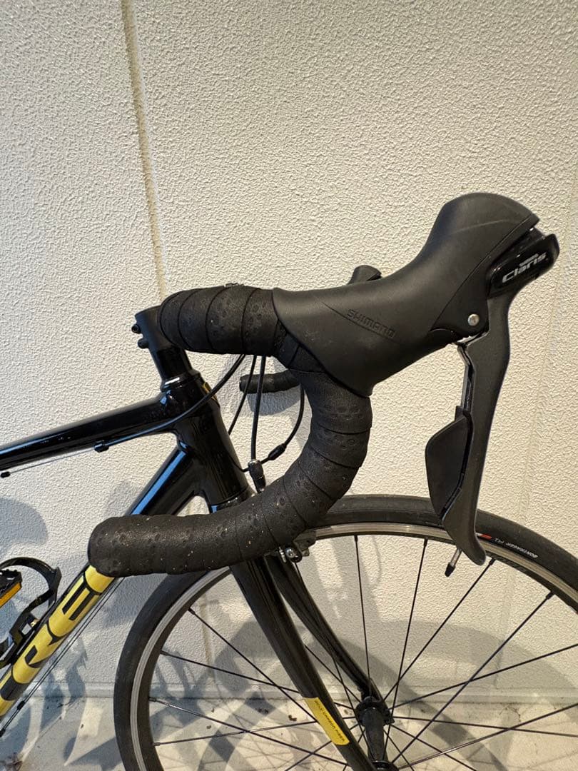 Trek Domane AL2 ロードバイク ブラック/イエロー