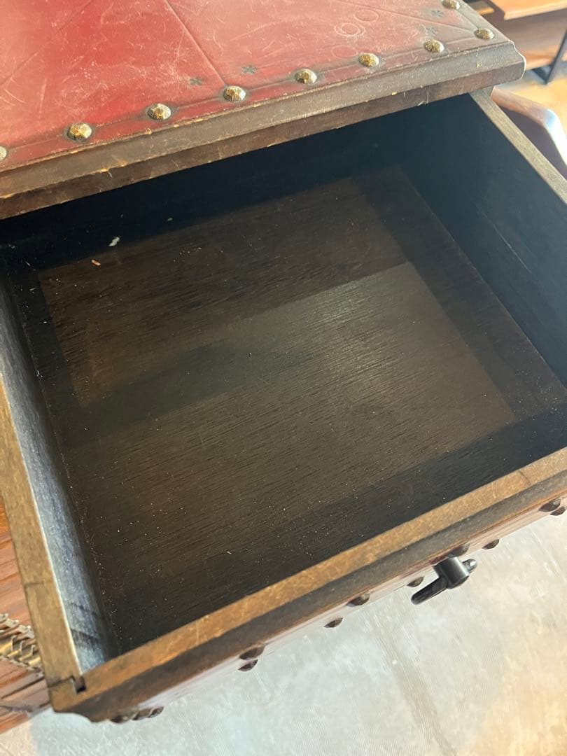 レトロな箪笥　引き出し　チェスト　レザー