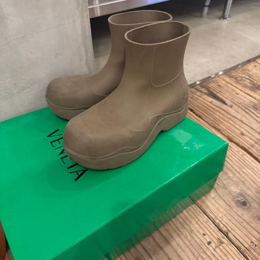 BOTTEGA VENETA ベージュ ショートブーツ