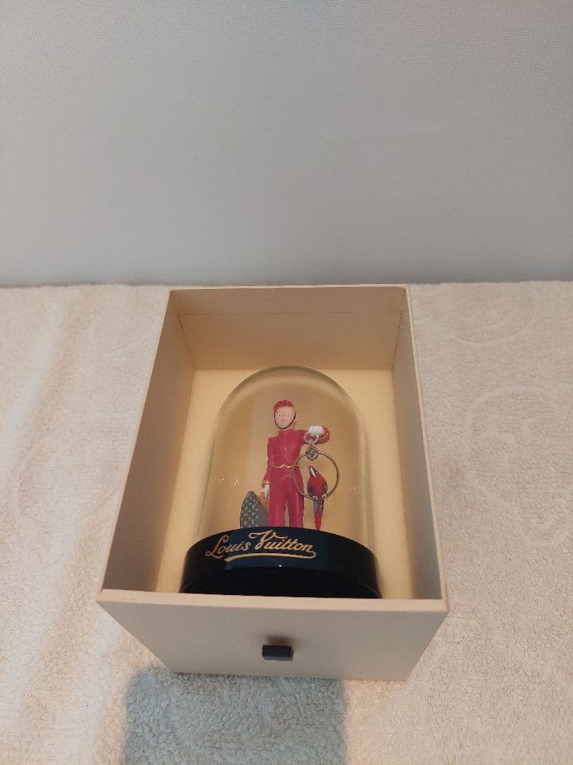 Louis Vuitton ベルボーイ人形 ガラスドーム付き
