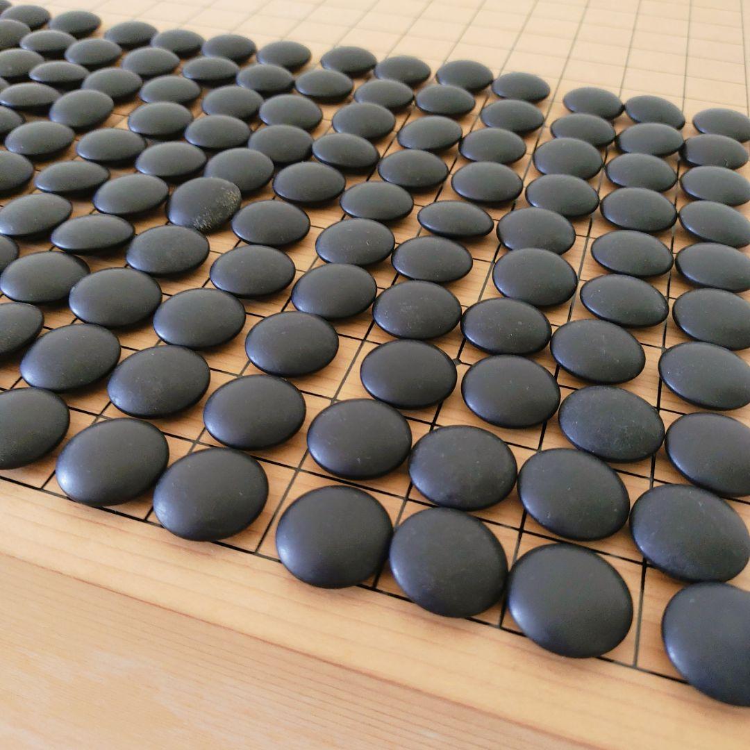 囲碁盤　柾目碁盤　へそ・足付き　厚み約5寸7分（175㎜）蛤碁石32~33号級