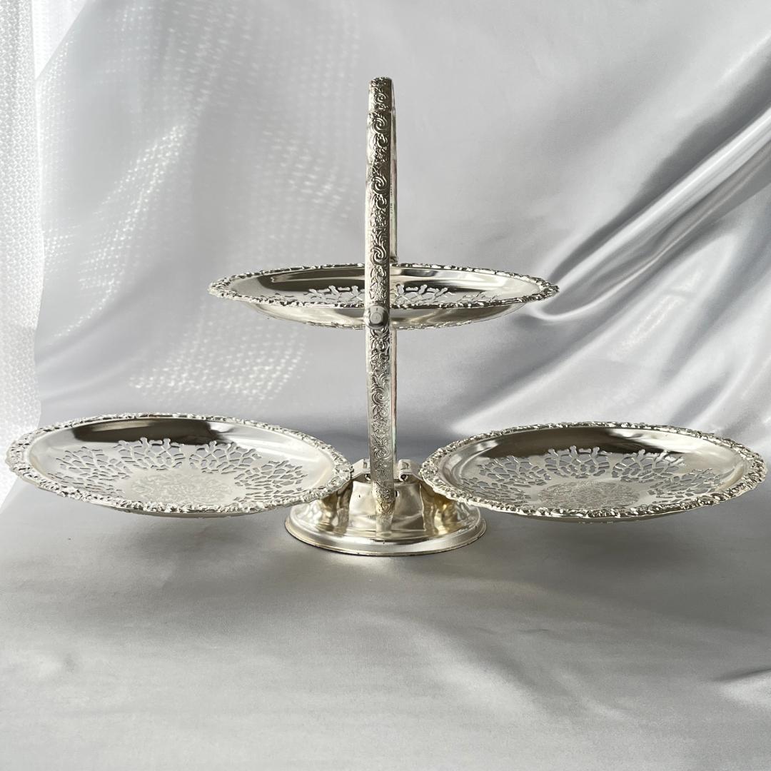 【英国 】エンボスと透かしのケーキスタンド Queen Anne