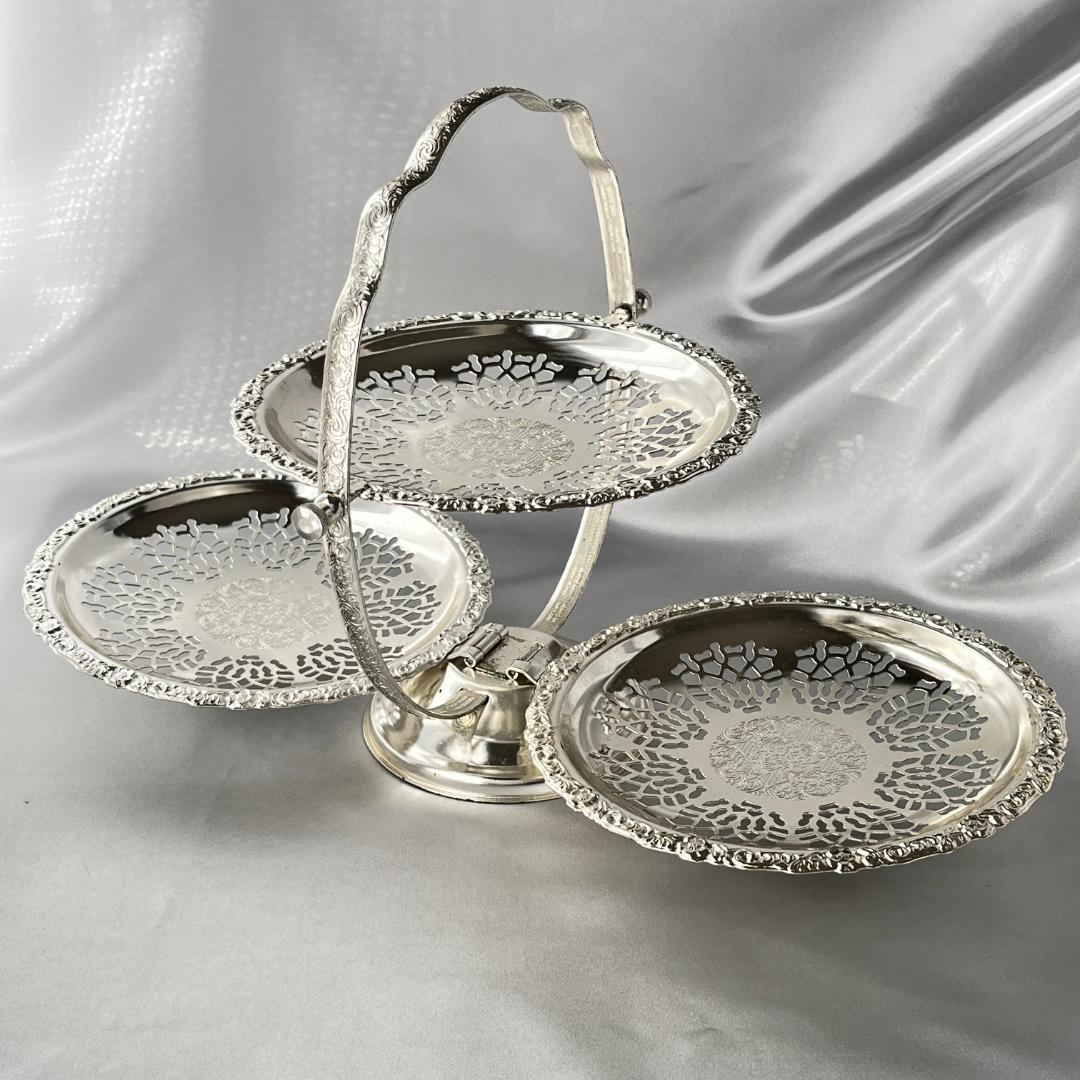 【英国 】エンボスと透かしのケーキスタンド Queen Anne