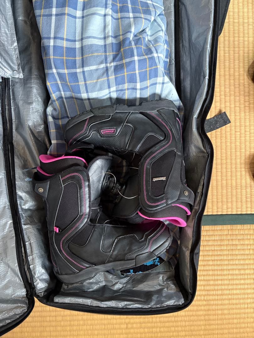 スノーボードバッグとウエアセット