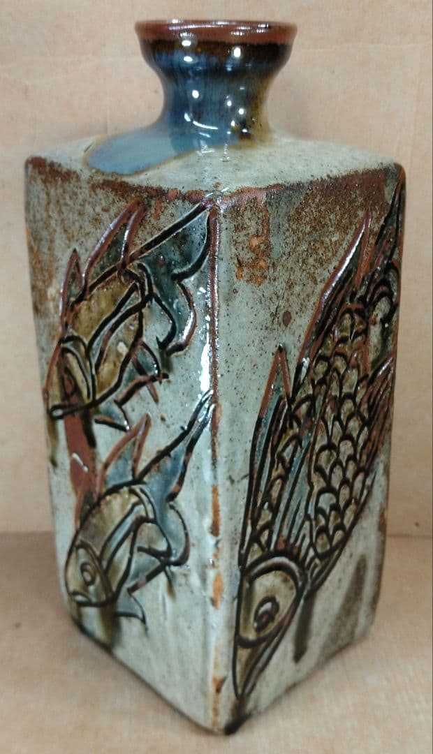 【本物保証】金城次郎 魚紋角瓶 共箱 栞 人間国宝 壺屋焼 希少魚6匹 h24㎝