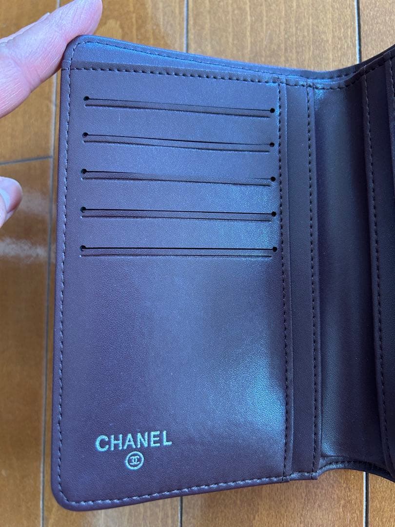 シャネル財布　黒　ノベルティ