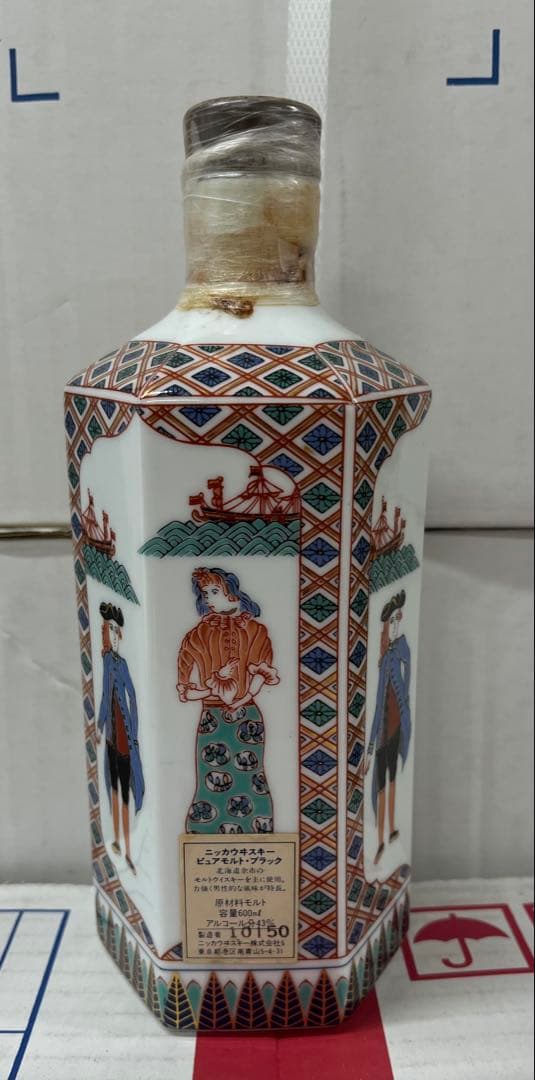 ニッカウイスキー有田焼ボトル600ml 43%