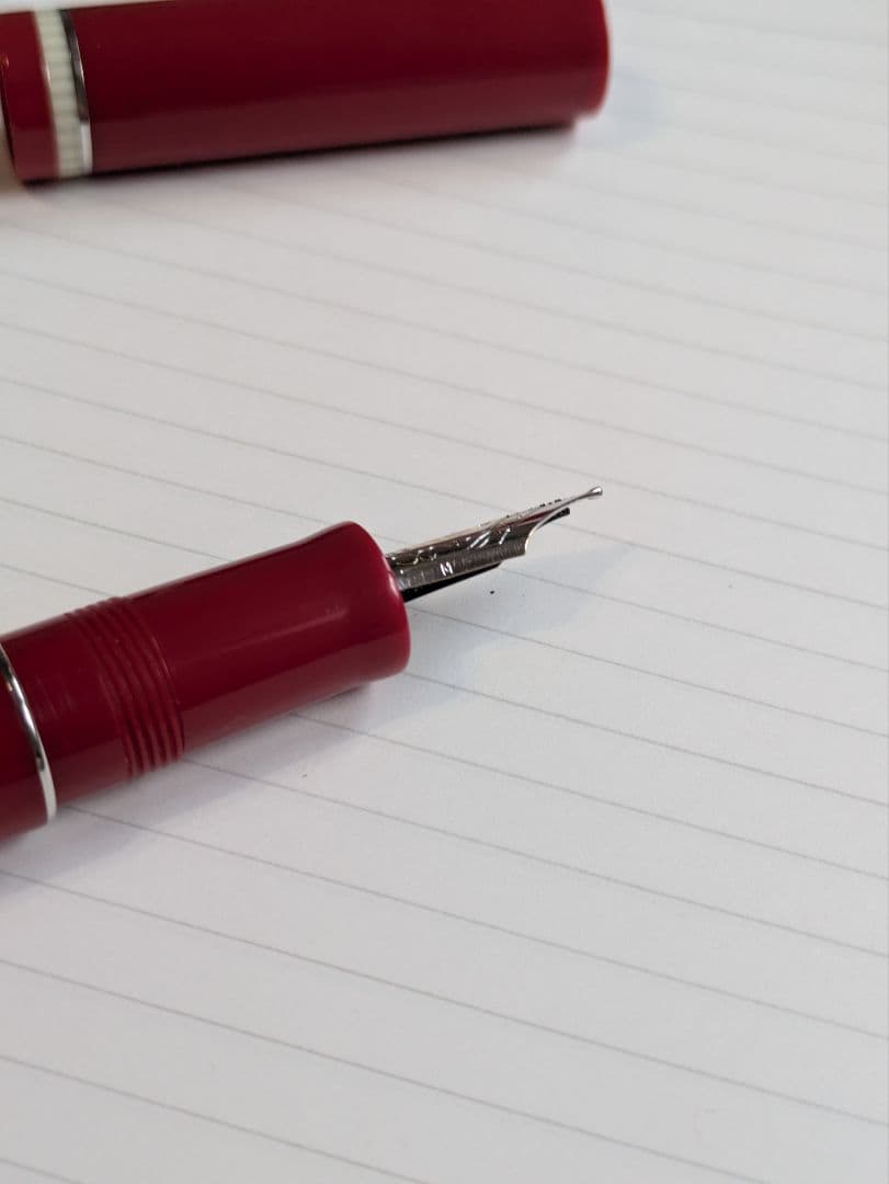 DELTA デルタ 万年筆 ヴィア ベネット レッド M