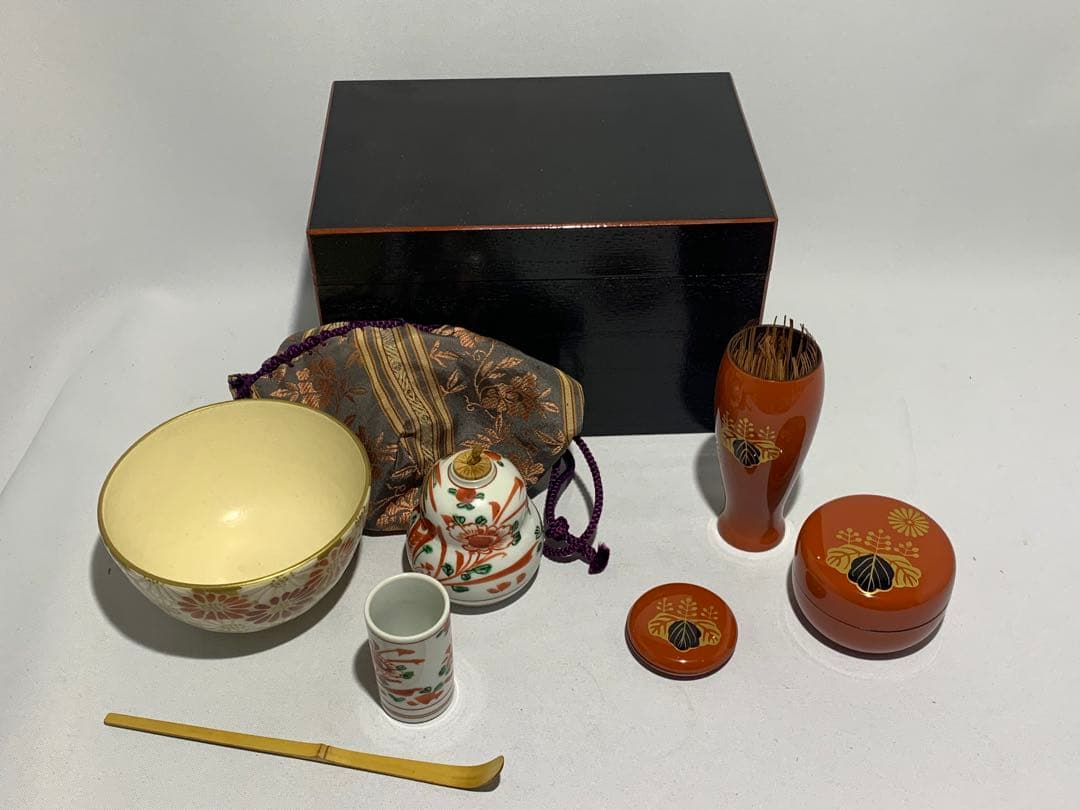 茶箱揃え　瀬戸焼　美濃焼　振出し　棗　香合　茶杓　巾筒　仕覆