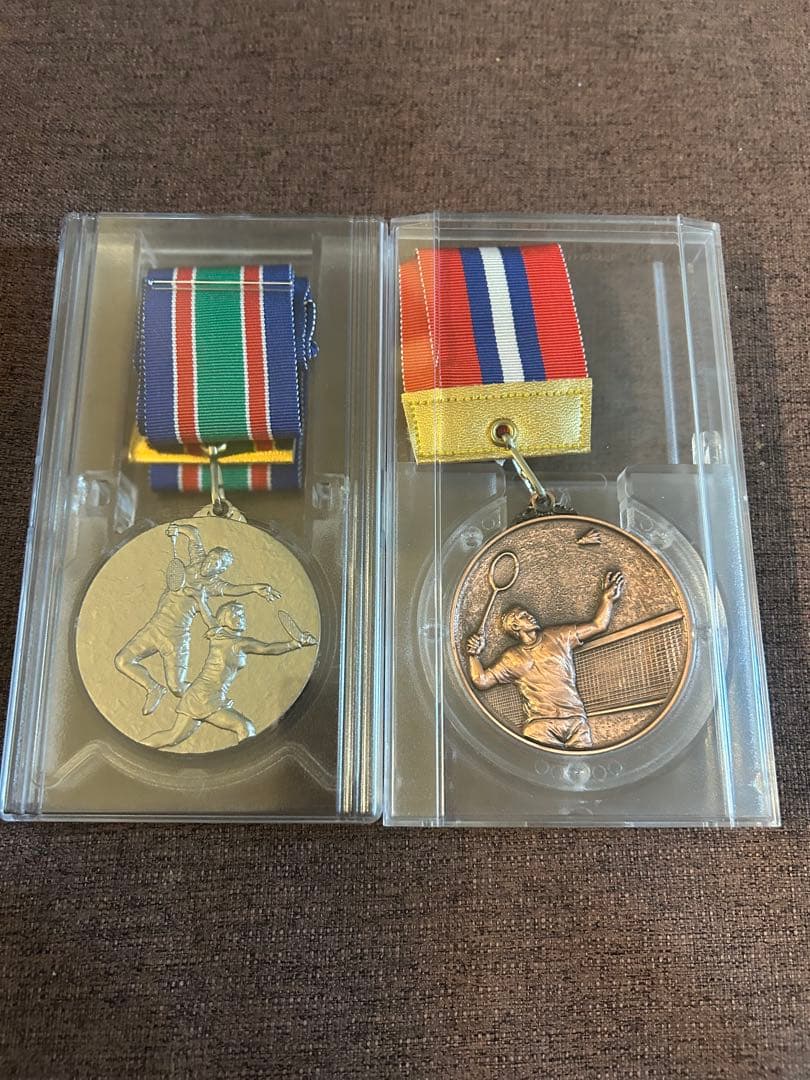 某・国を守るお仕事の方々が本気出したバドミントン大会メダル（銀／銅）