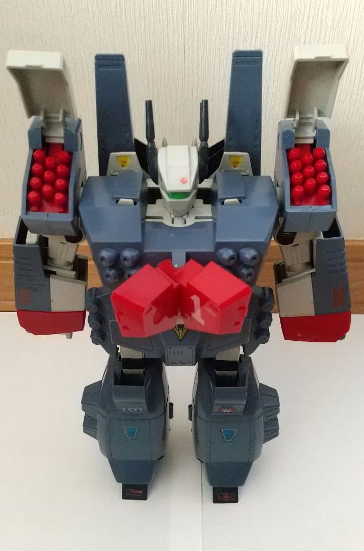 タカトクトイス マクロス バルキリー アーマード付き