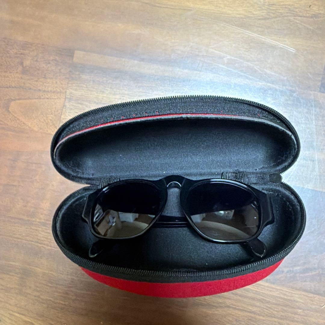 CHANEL ブラックサングラス ゴールドロゴ