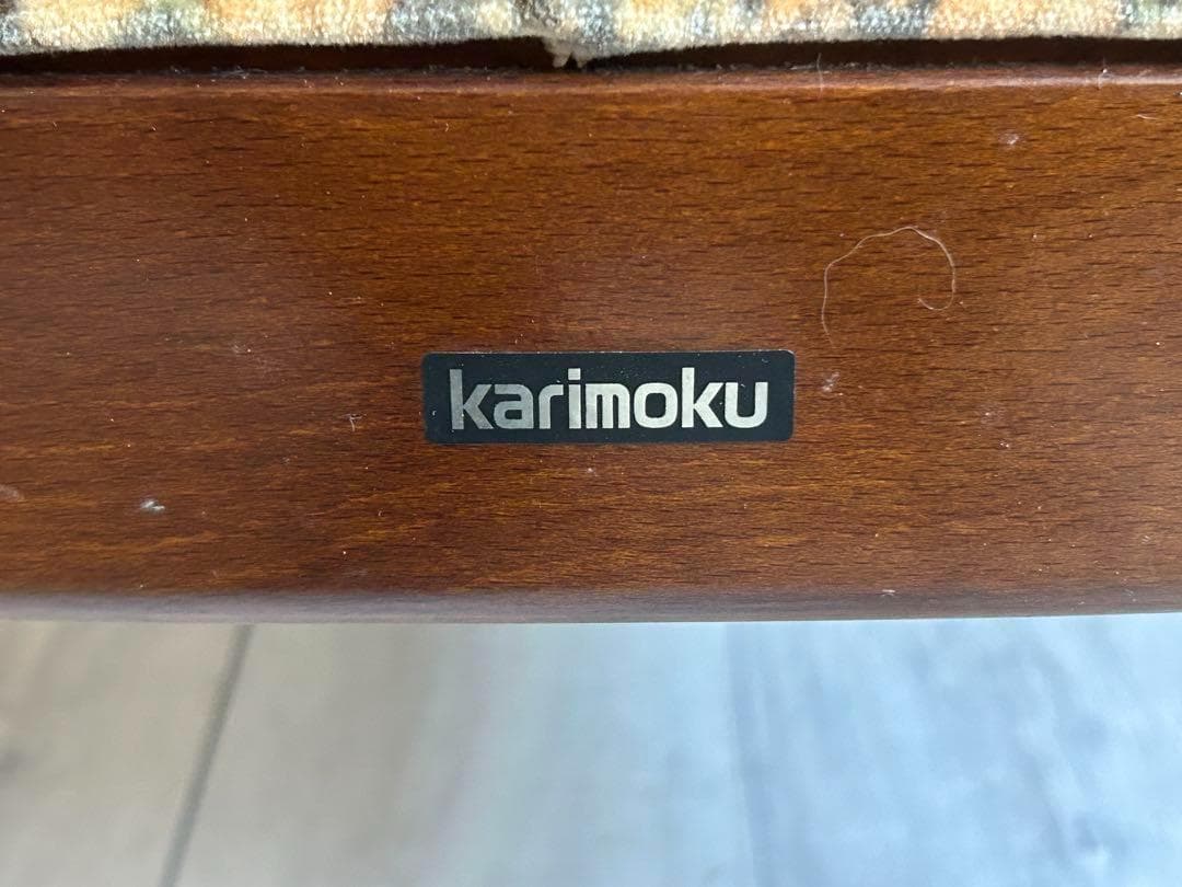 ④　リメイク品　尾州生地　ホワイト座面　カリモク　コロニアル　アームソファ　NI