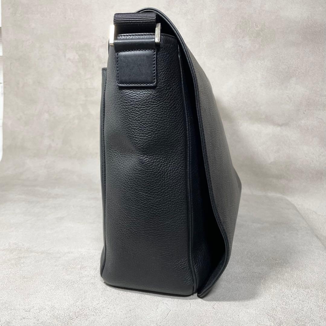 Cartier カルティエ パシャ ショルダーバッグ レザー ブラック メンズ