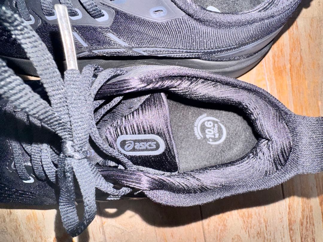 ASICS GEL-KAYANO ブラックランニングシューズ　24㎝