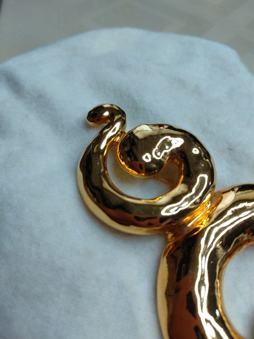 Yves Saint Laurent ゴールド ブローチ