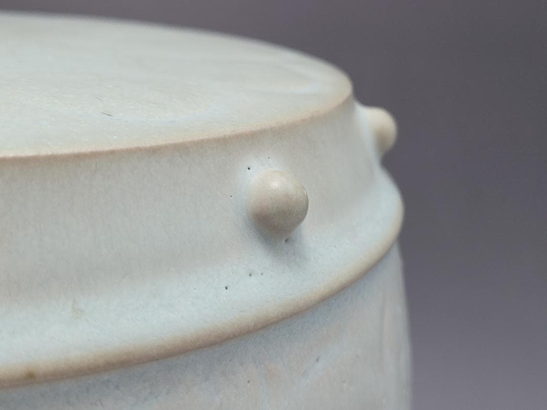 青釉 陽刻花紋 置物 時代唐物 高さ約21.7cm