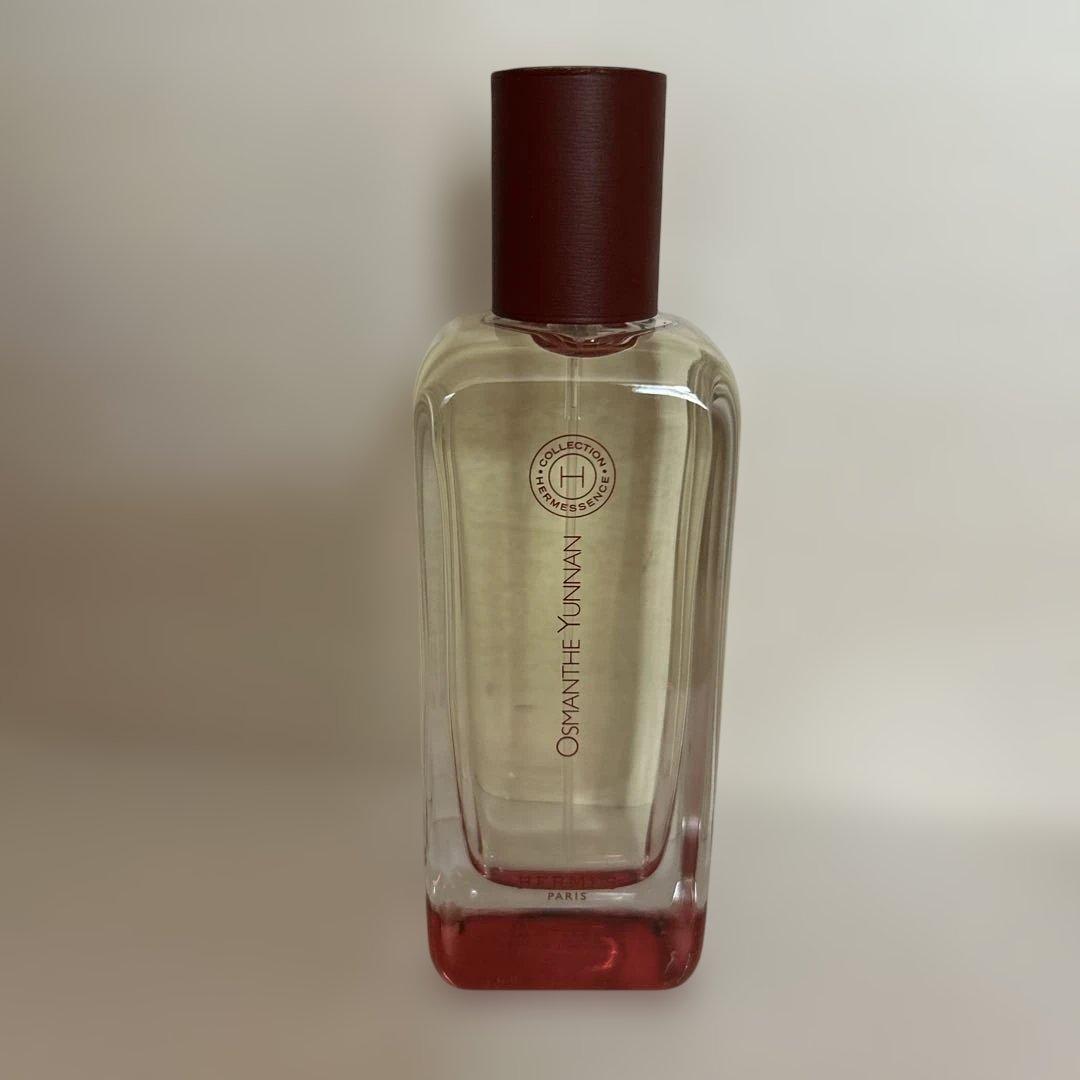 オードパルファム 淡いピンク色 香水