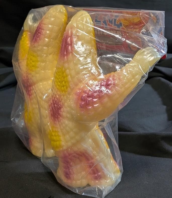 ぺスター「ウルトラマン」登場怪獣（Ｍ１号）蓄光版 ソフビフィギュア 未開封