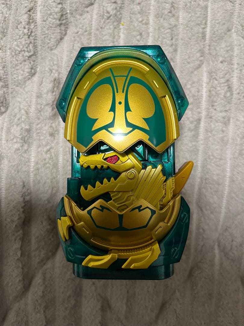 仮面ライダーリバイス　ゴールドスピノバイスタンプ　限定品　ボルケーノスタンプ