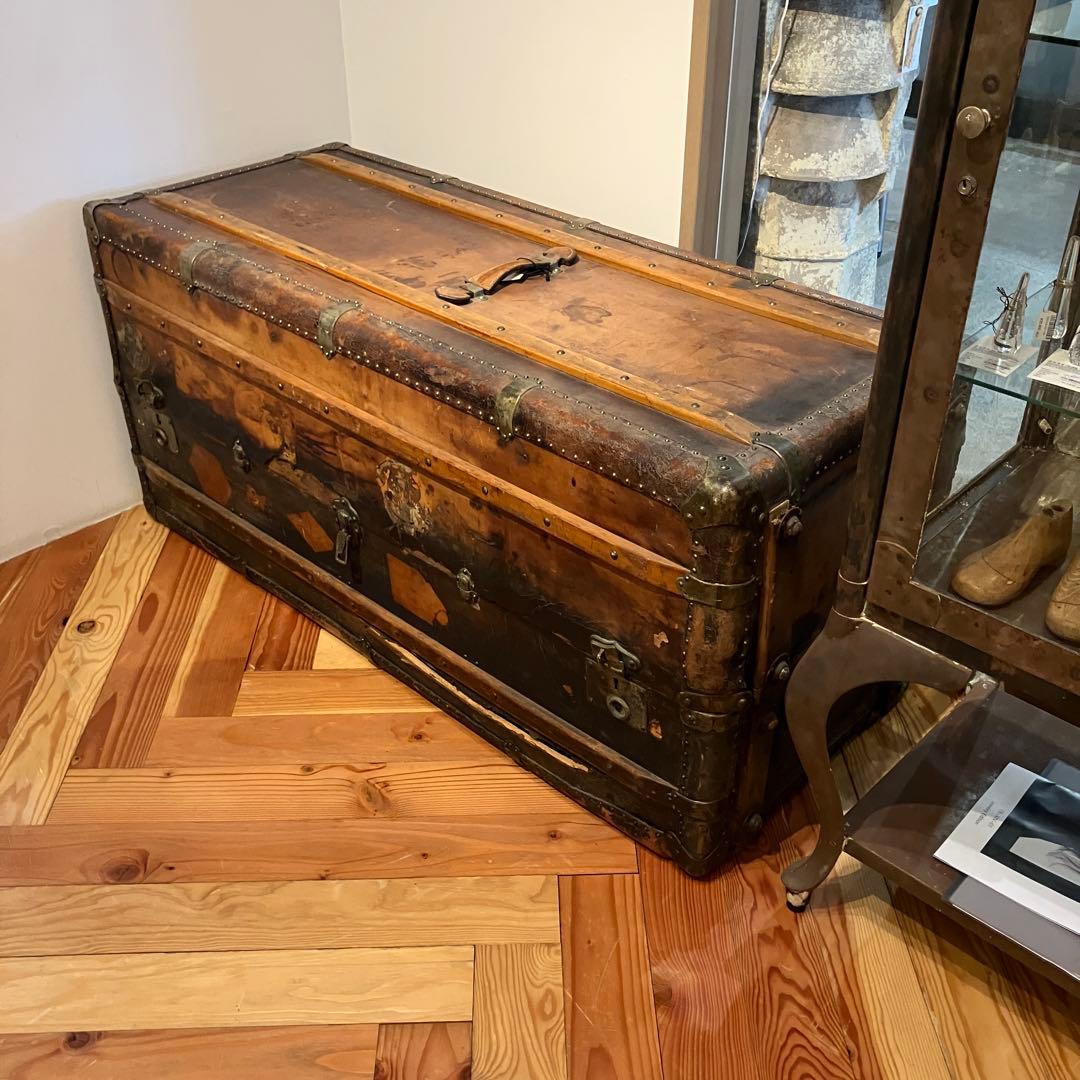 アンティーク　大きなトランク　レザー