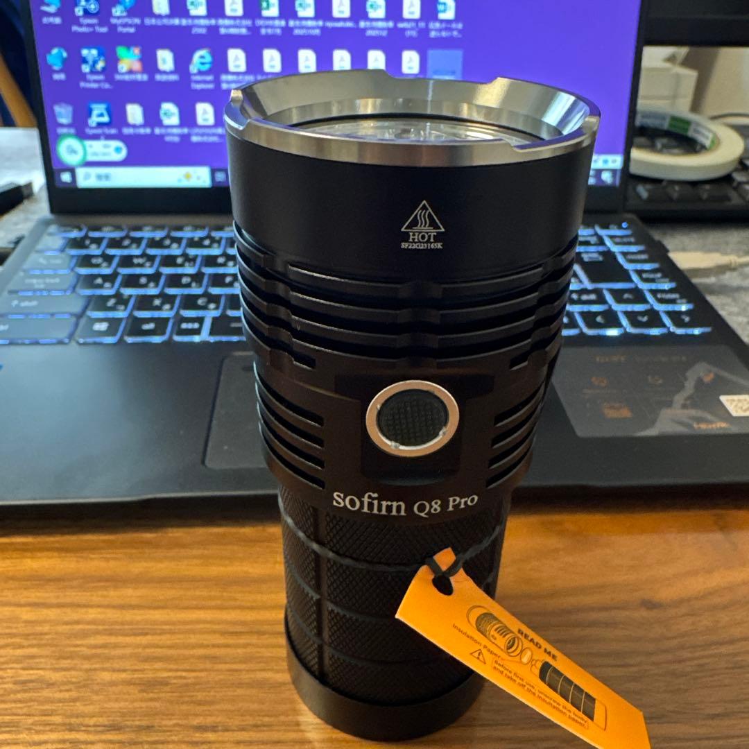 最新のQ8 4 * XPL HI 5000LM強力なLED懐中電灯18650