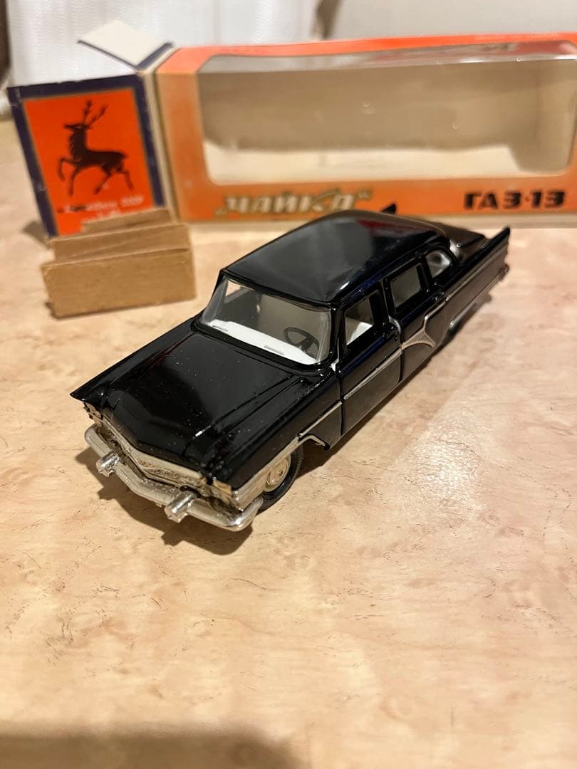 ソ連製 1:43 ダイキャストモデル GAZ-13「Чайка（チャイカ）」