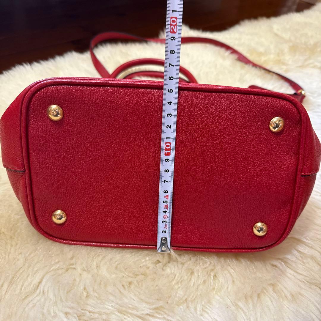 Miu Miu 赤 レザー ショルダーバッグ