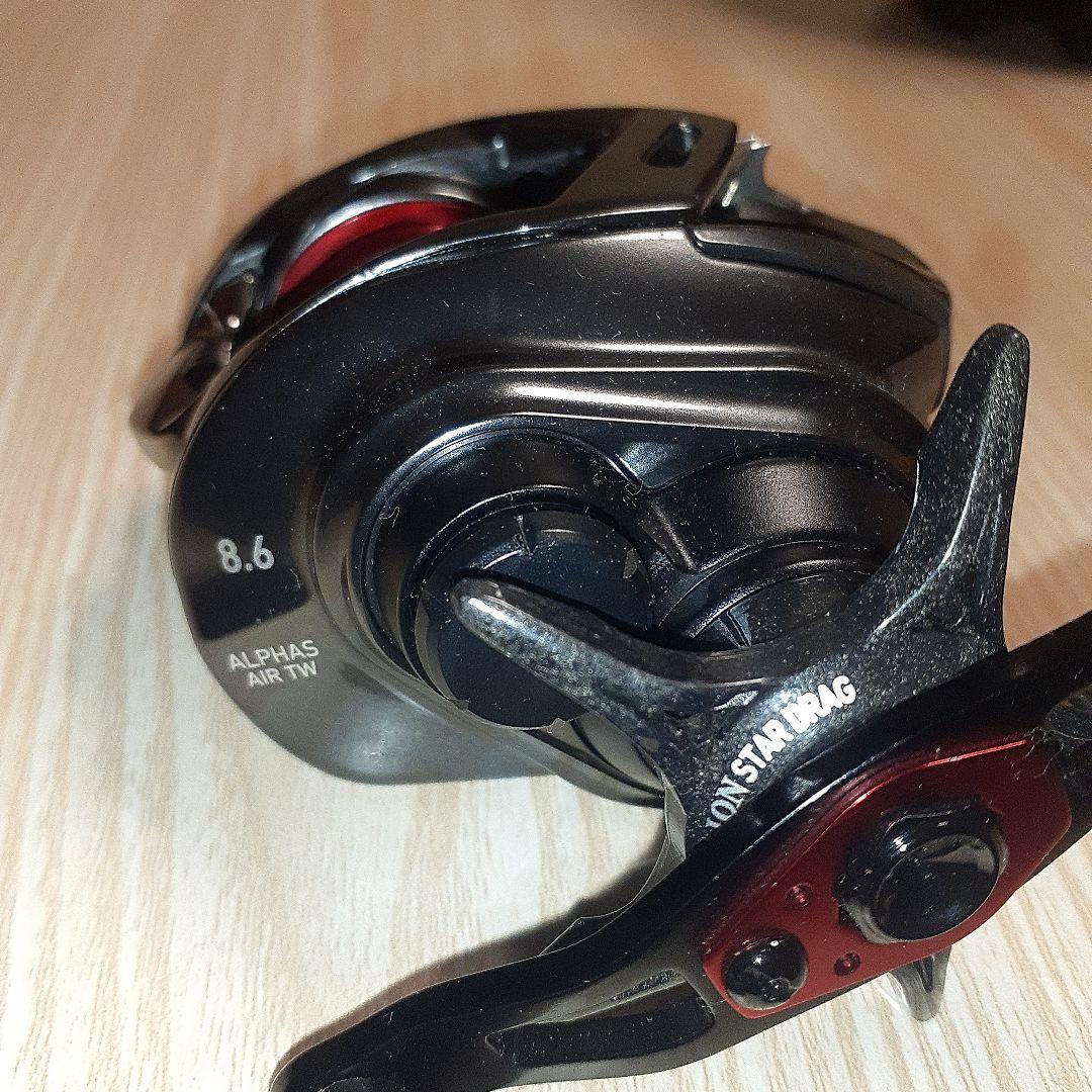 アルファス AIR TW ベイトリール 8.6:1 黒/赤