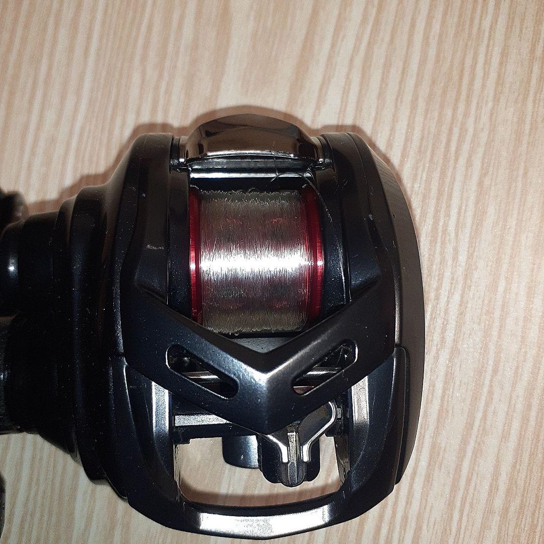 アルファス AIR TW ベイトリール 8.6:1 黒/赤