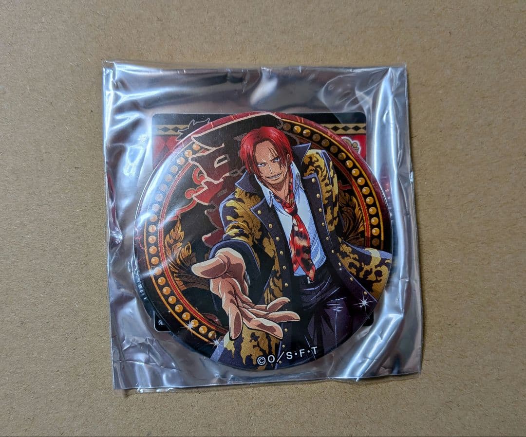 ワンピース　輩缶バッジプレミアム　セブンイレブン限定　シャンクス