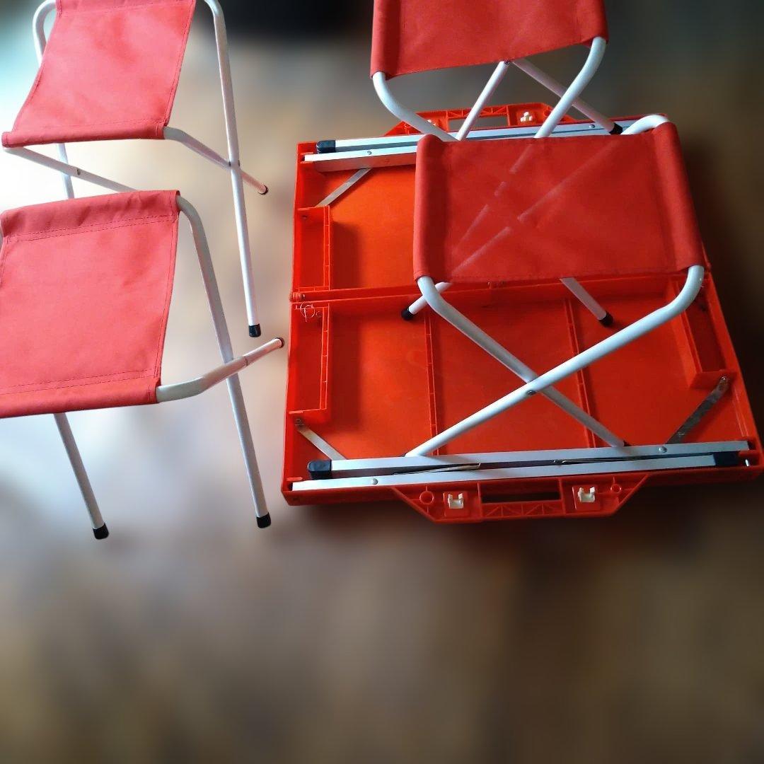 オレンジの折りたたみ式チェア4脚セット