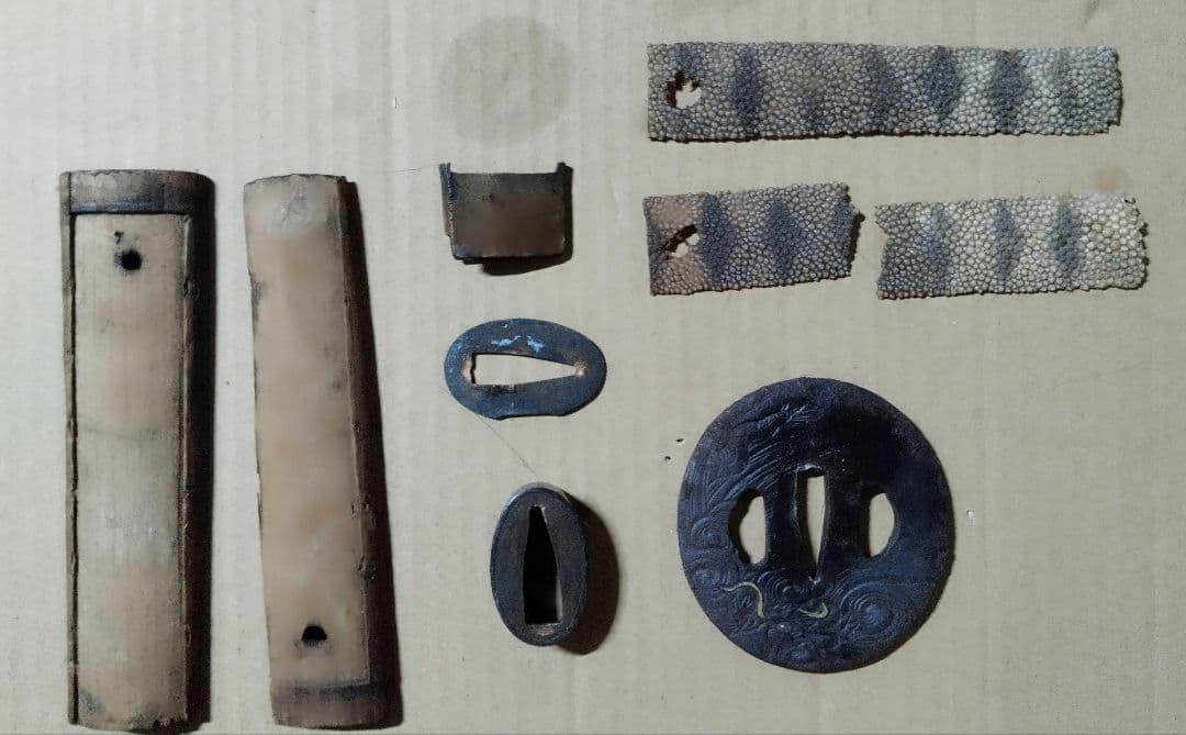 鍔　雲龍　龍　切羽　はばき　縁金　銘有脇差装具　骨董　刀　日本刀