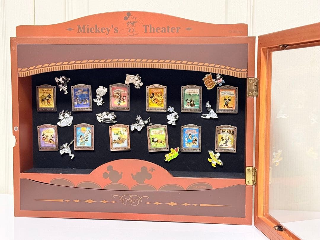 ⑨ディズニー映画額入りピンバッジ