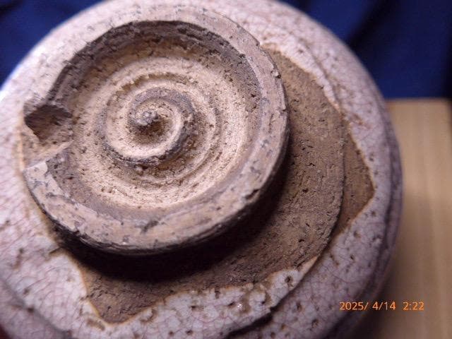 とても古い井戸茶碗です。名はありません。箱もありません。継ぎがあります