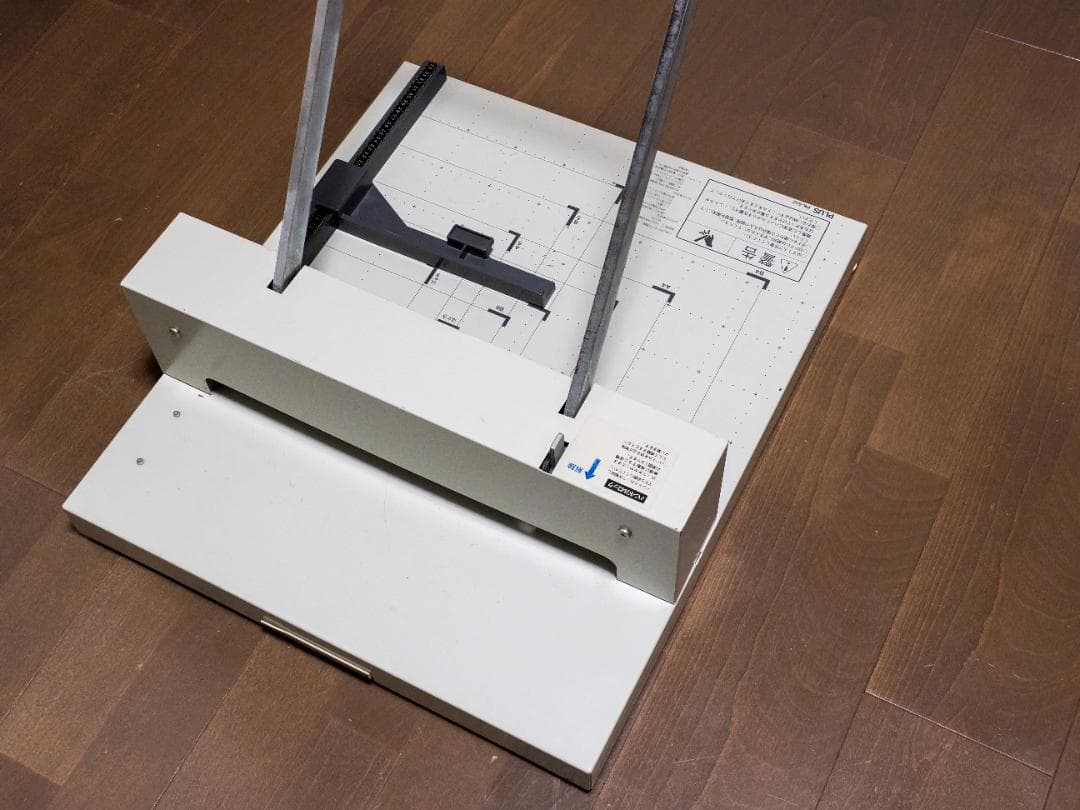 ヘ*セ様 【週末限定】裁断機 PLUS PK-512(動作確認済 替刃，受木付)