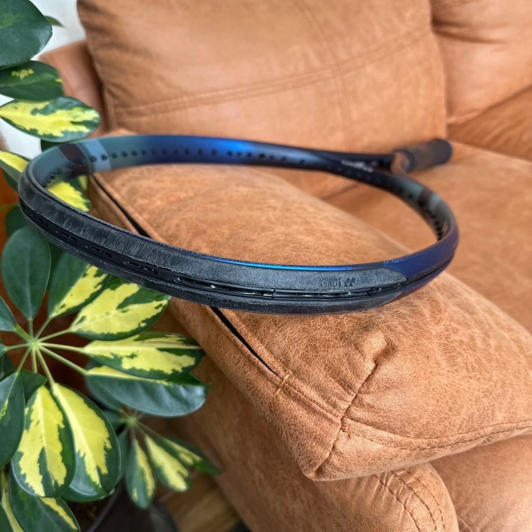 美品　YONEX EZONE 100L 2022 テニスラケット