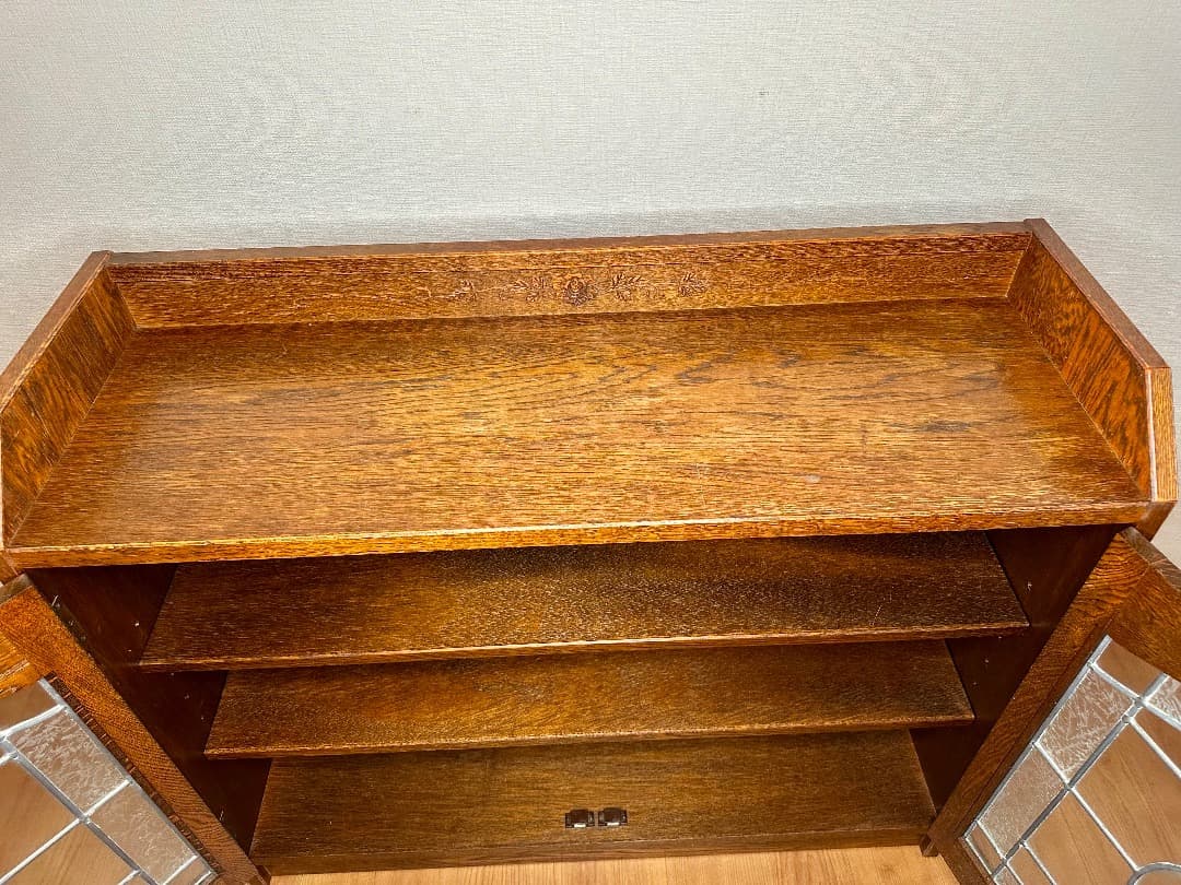 三越ブルージュ ガラスキャビネット ステンドグラス