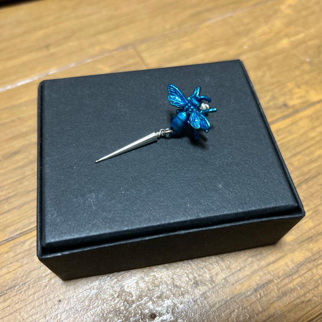 hazama ピン・ビー・ピアス ブルー