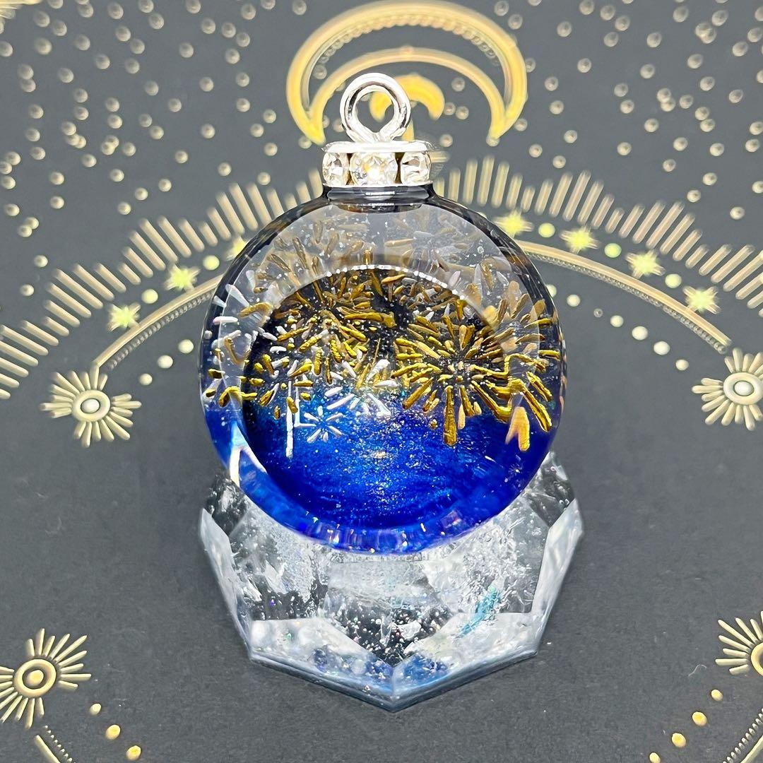 【ハンドメイド】157.水面に映る花火　25mm 【蓄光・台座付き】