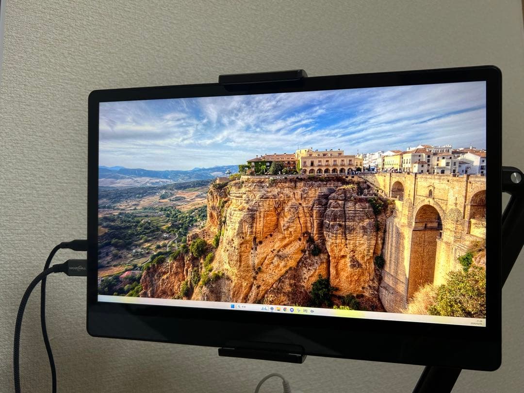 13インチ　4Kディスプレイ モニターアーム付き